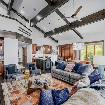 Luxury Deer Valley, Escape Hot Tub & 4 Fireplaces!